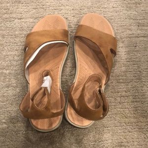 Acorn sandals for women. Size 9.  Natural color